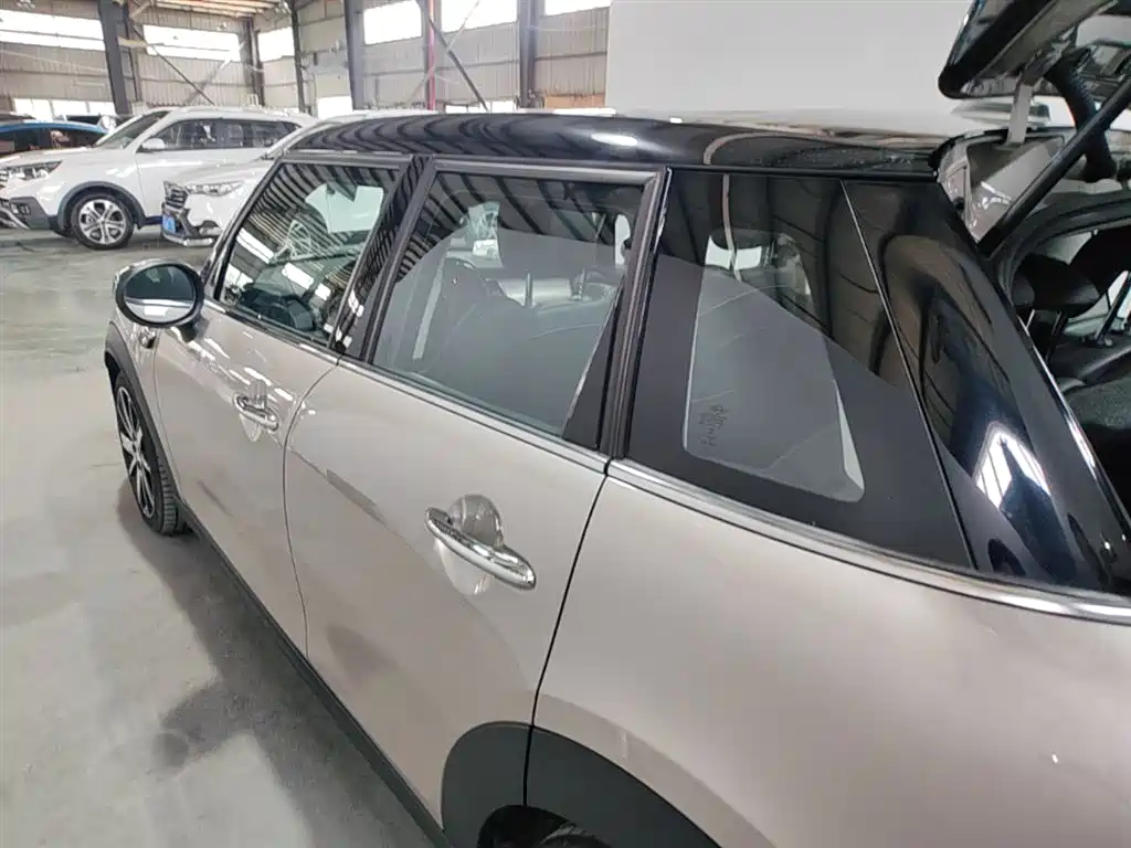 MINI MINI 2022款 改款 2.0 T COOPER S 经典派 五门版