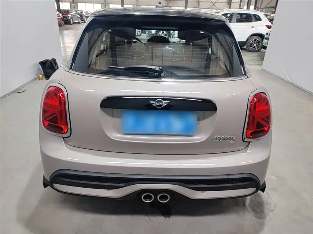 MINI MINI 2022款 改款 2.0 T COOPER S 经典派 五门版