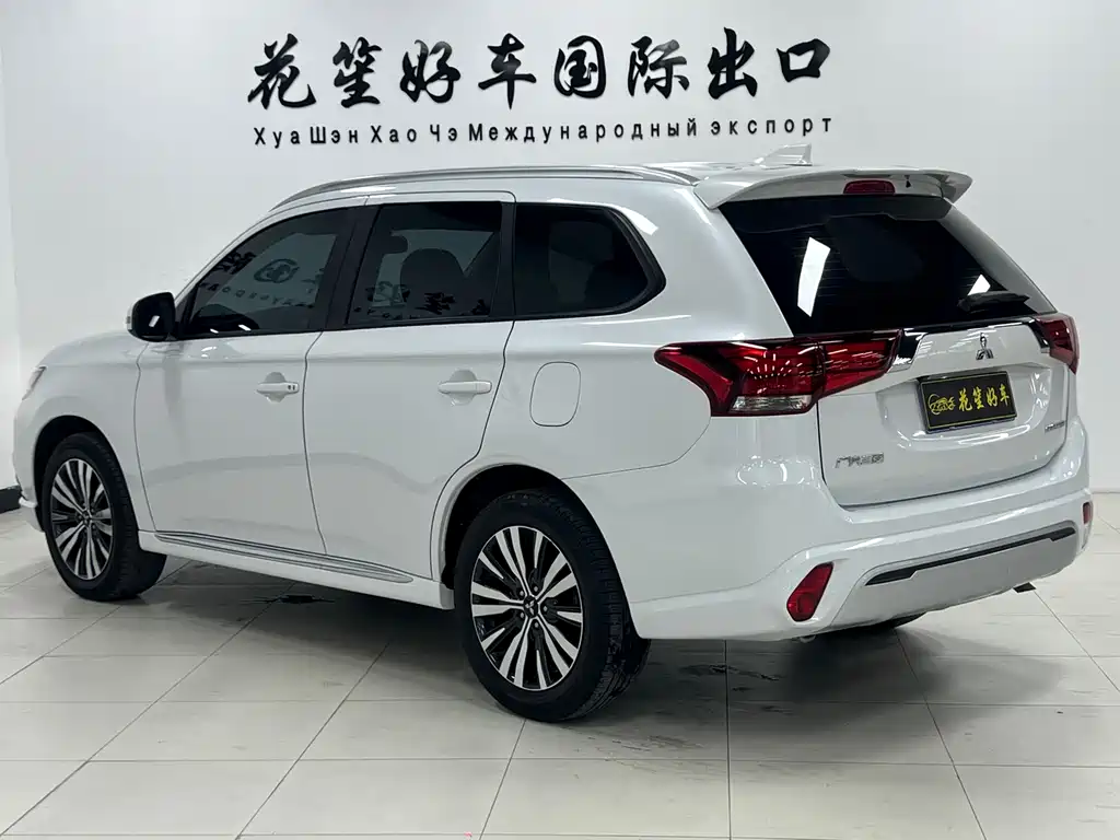Outlander 2.0 L 2 WD Smooth Enjoyment 5-seat