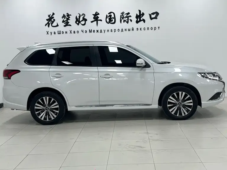 Mitsubishi Outlander 2.0 L 2 WD Smooth Enjoyment 5-seat