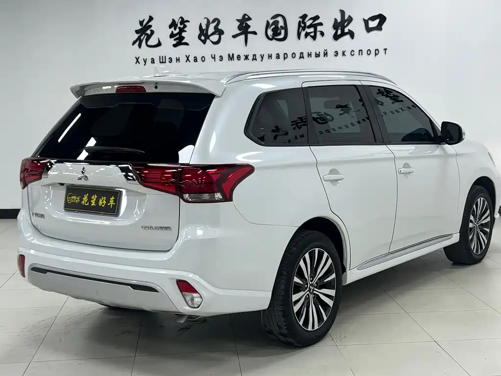 Outlander 2.0 L 2 WD Smooth Enjoyment 5-seat