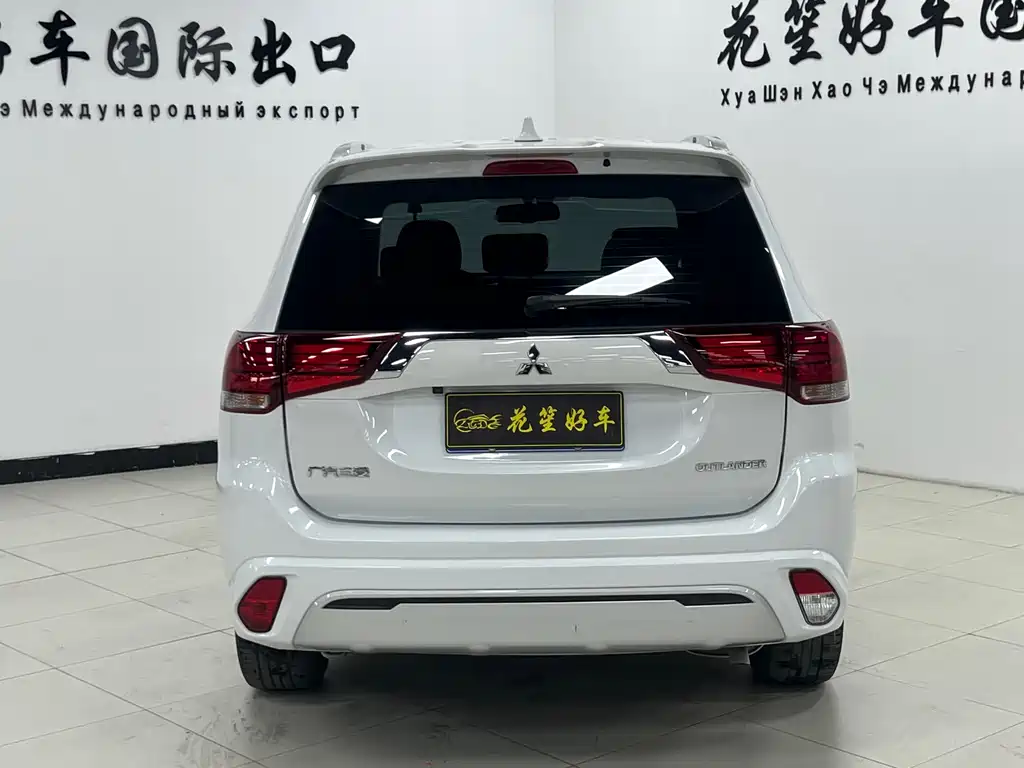 Outlander 2.0 L 2 WD Smooth Enjoyment 5-seat