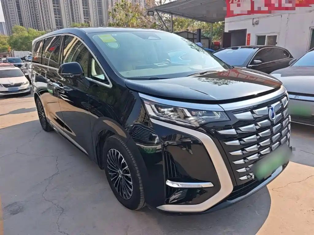 Denza D9 DM-i 970 4 WD Honored