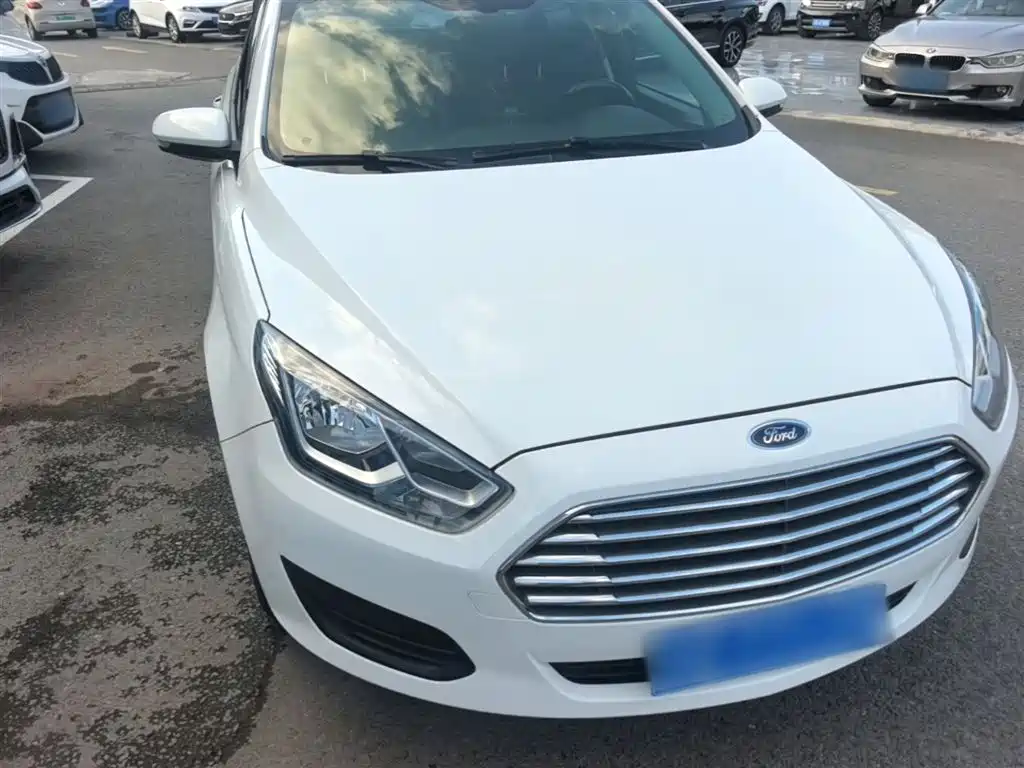 Escort Facelift 1.5 L Auto Comfort