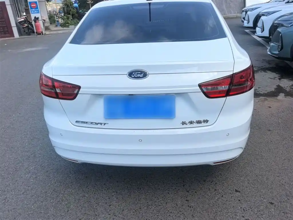 Escort Facelift 1.5 L Auto Comfort
