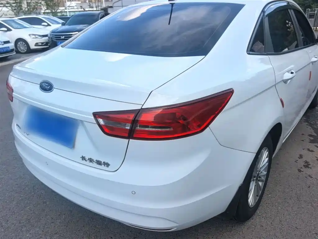 Escort Facelift 1.5 L Auto Comfort