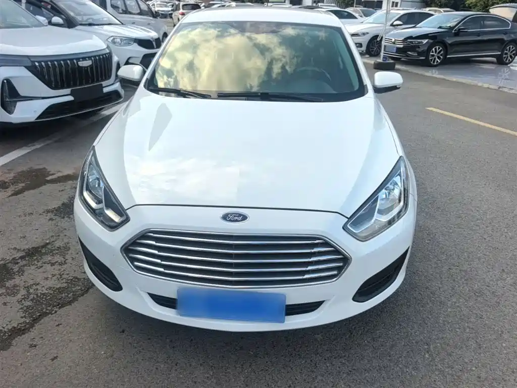 Escort Facelift 1.5 L Auto Comfort