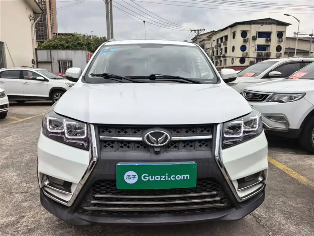 BAIC Huansu S3 S3 L 1.5 L Manual Distinguished