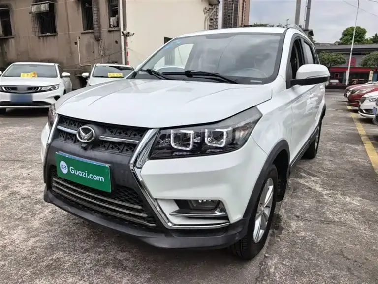 BAIC Huansu S3 S3 L 1.5 L Manual Distinguished