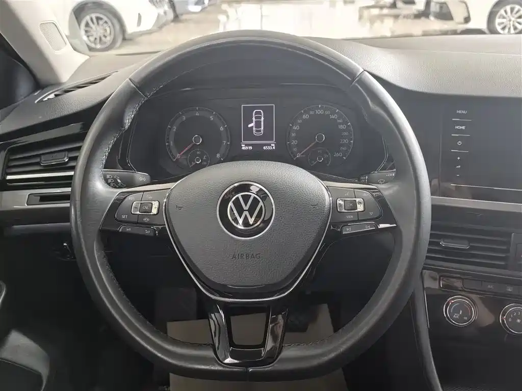 Bora 1.5 L Auto Comfort Connected