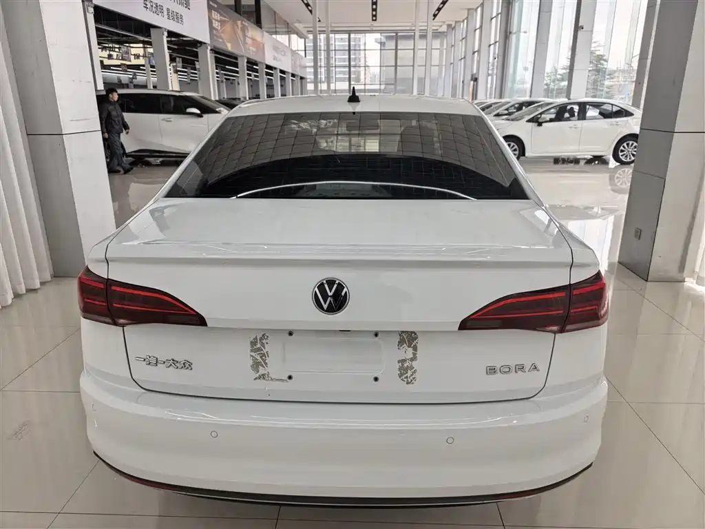 Bora 1.5 L Auto Comfort Connected