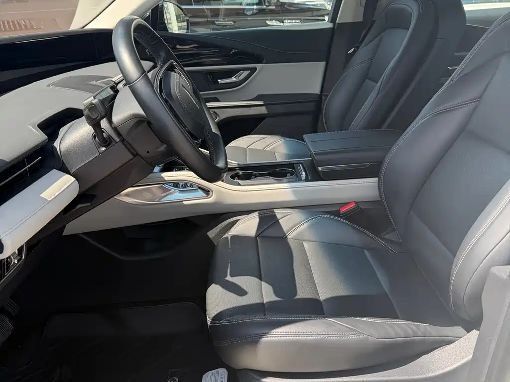 Nautilus 2.0 T 4 WD Premium