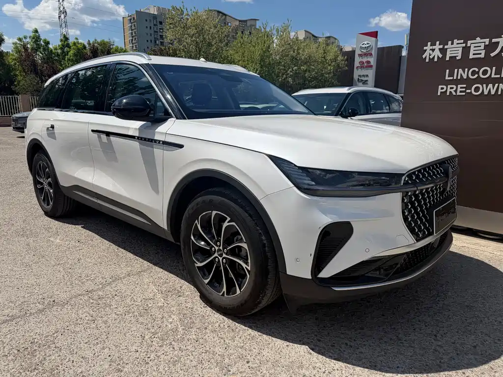 Nautilus 2.0 T 4 WD Premium