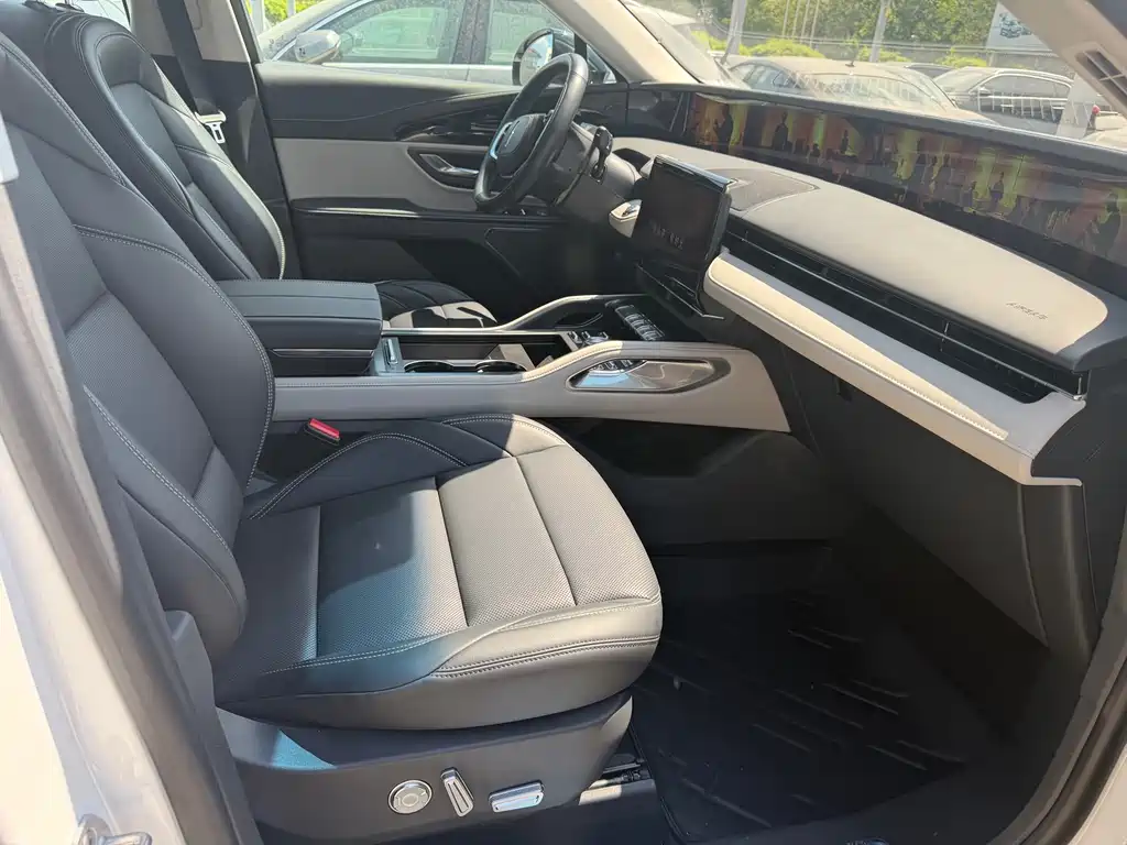 Nautilus 2.0 T 4 WD Premium