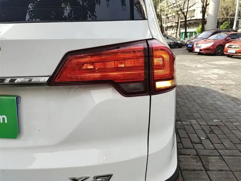 SWM X3 SWM斯威X3 2020款 1.5 L 手动超享型 7座