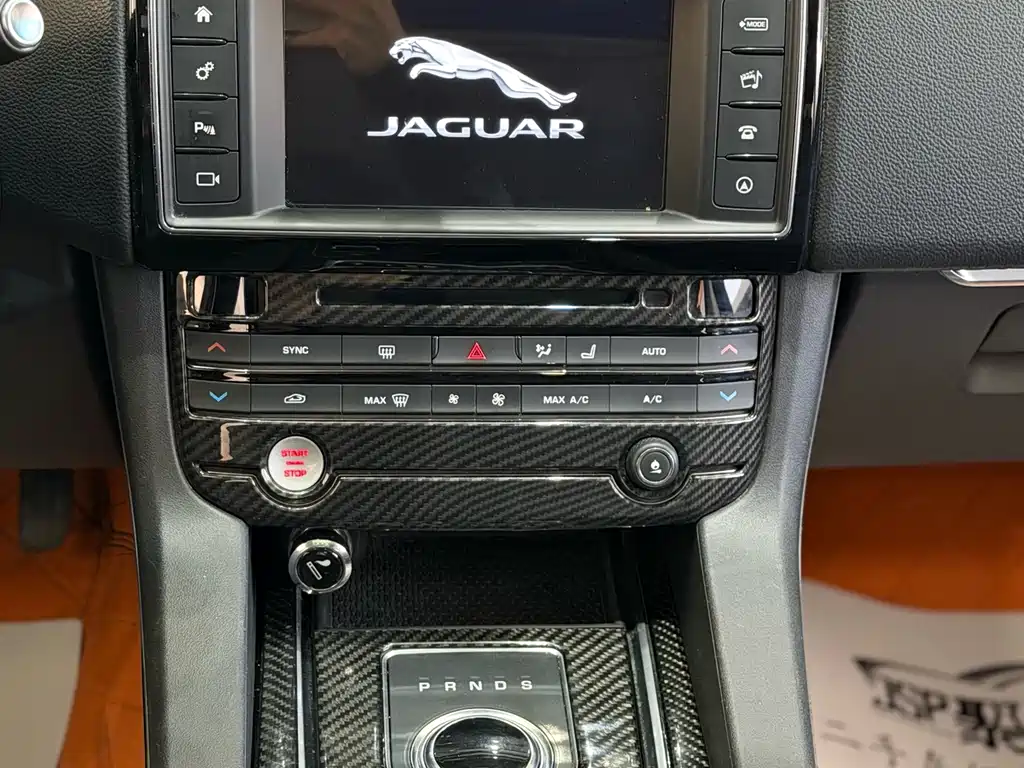 Jaguar F-PACE 2.0 T 4 WD Urban Premium