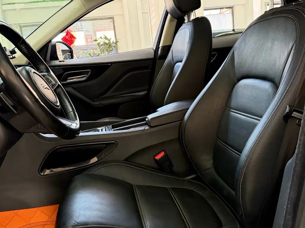 Jaguar F-PACE 2.0 T 4 WD Urban Premium