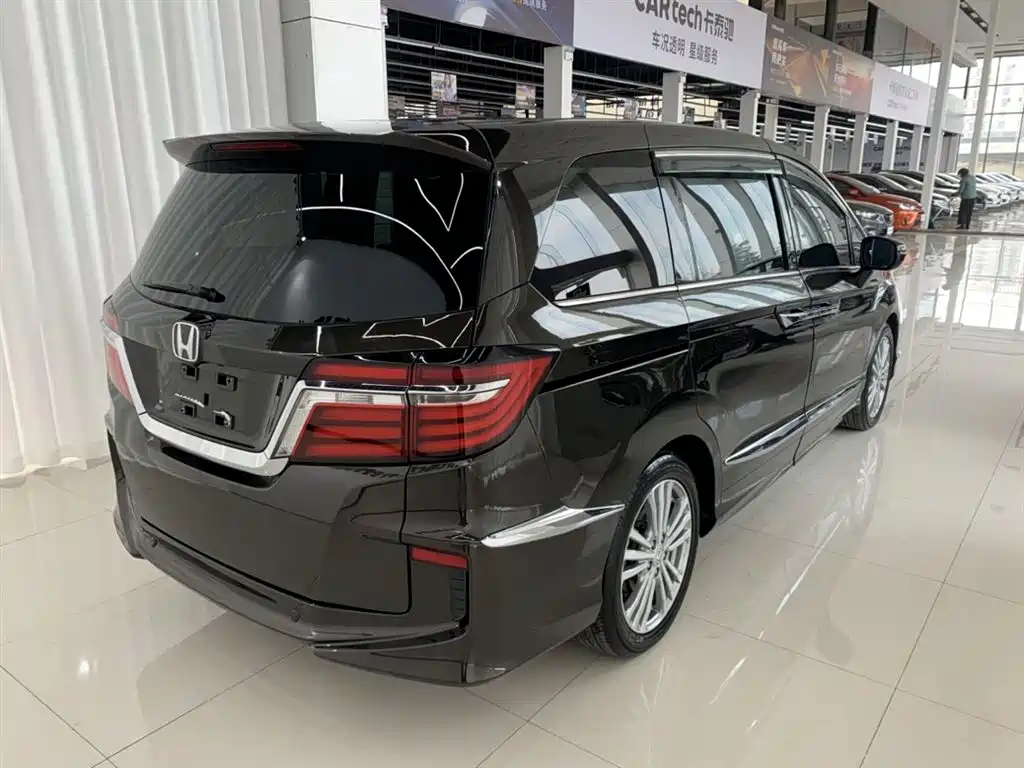 Elysion 2.4 L Luxury