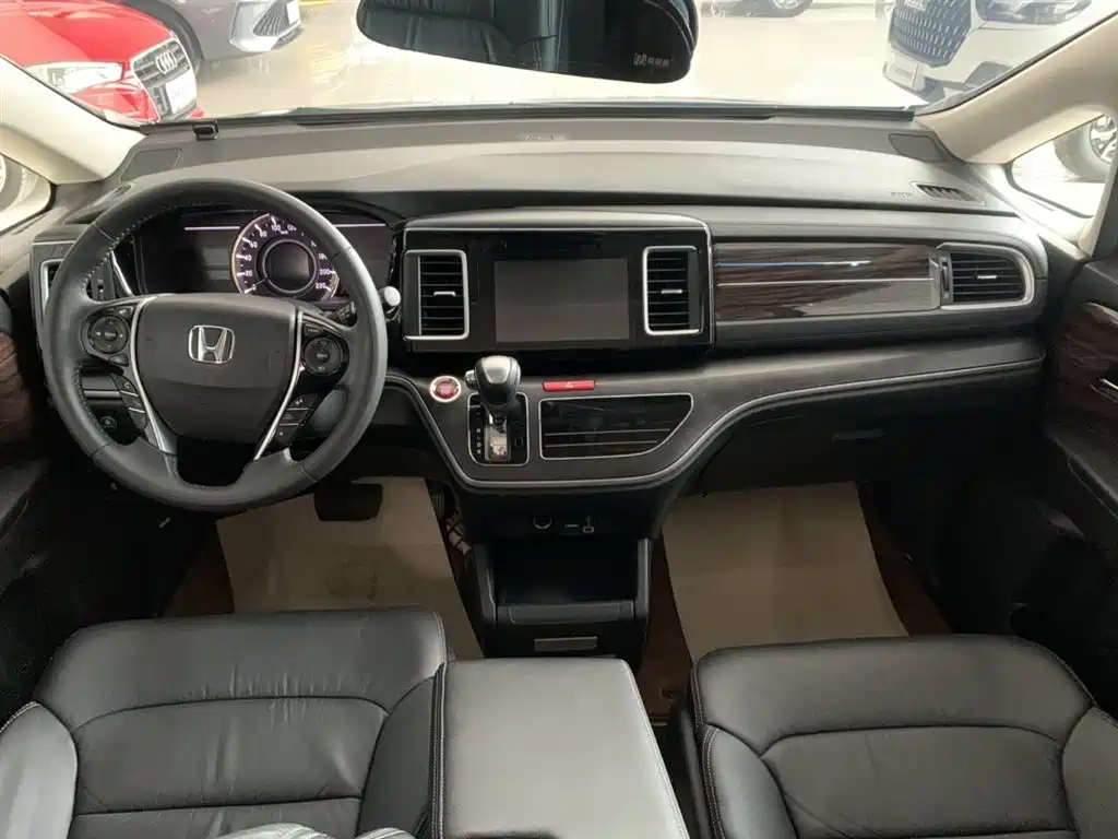 Elysion 2.4 L Luxury