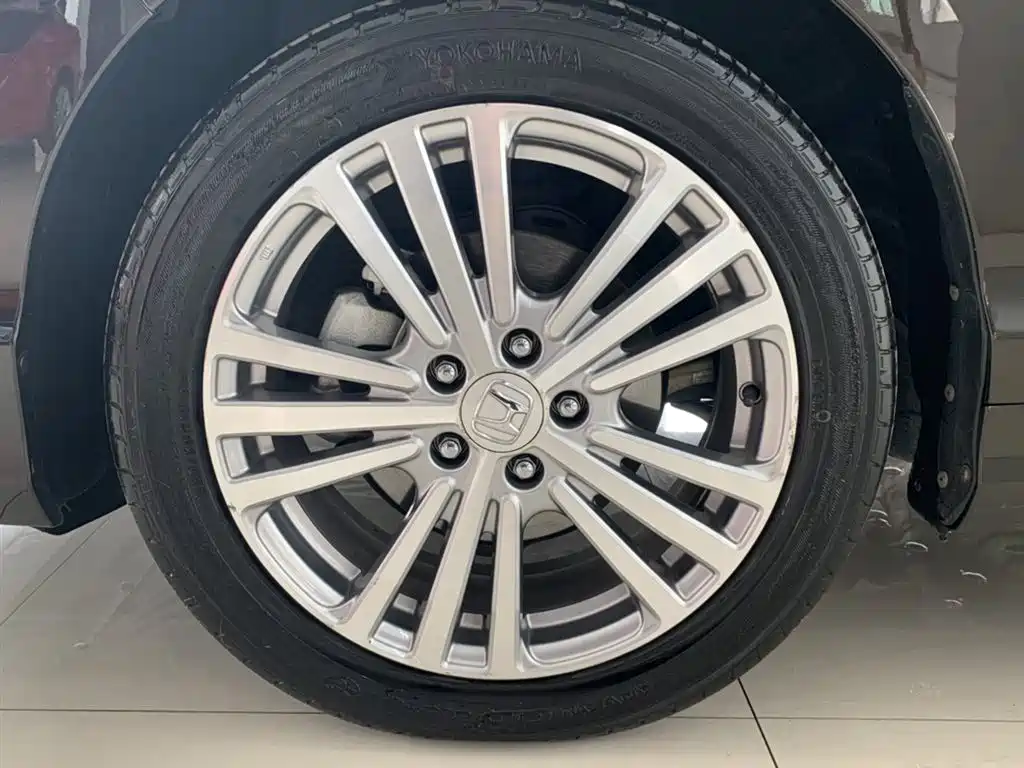 Elysion 2.4 L Luxury