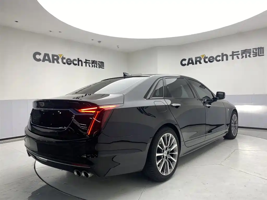 Cadillac CT6 28 T Distinguished