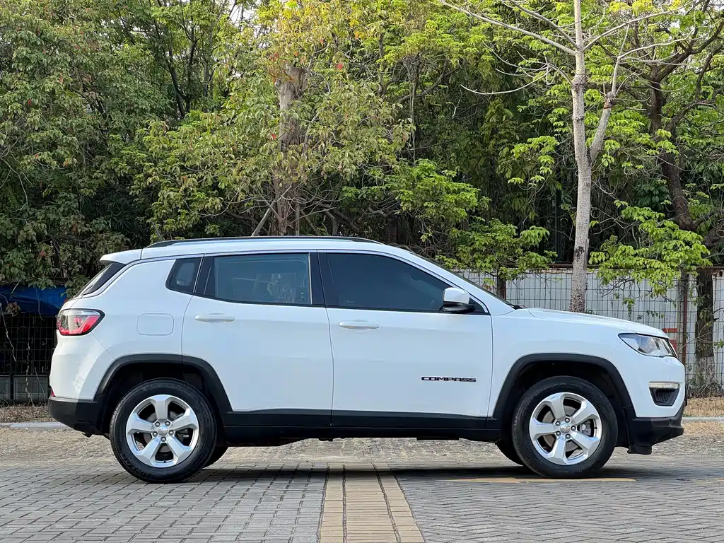 Compass 200 T Auto Comfort Enjoyment