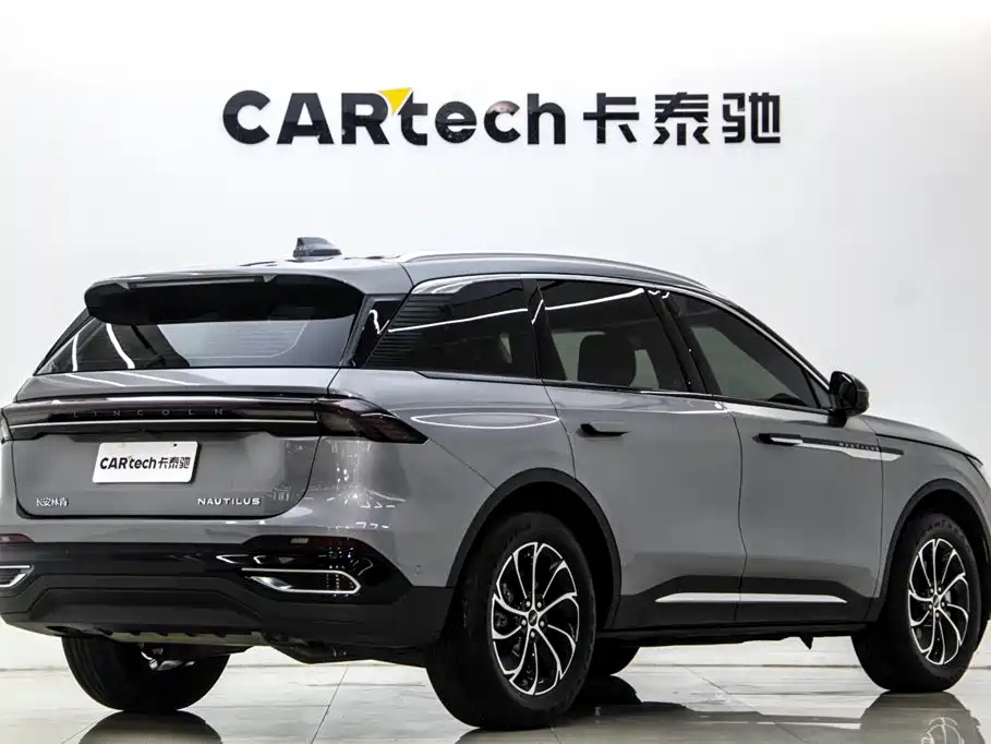 Nautilus 2.0 T 4 WD Premium