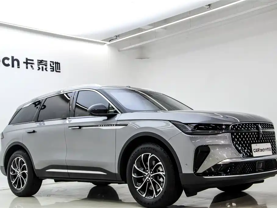 Nautilus 2.0 T 4 WD Premium
