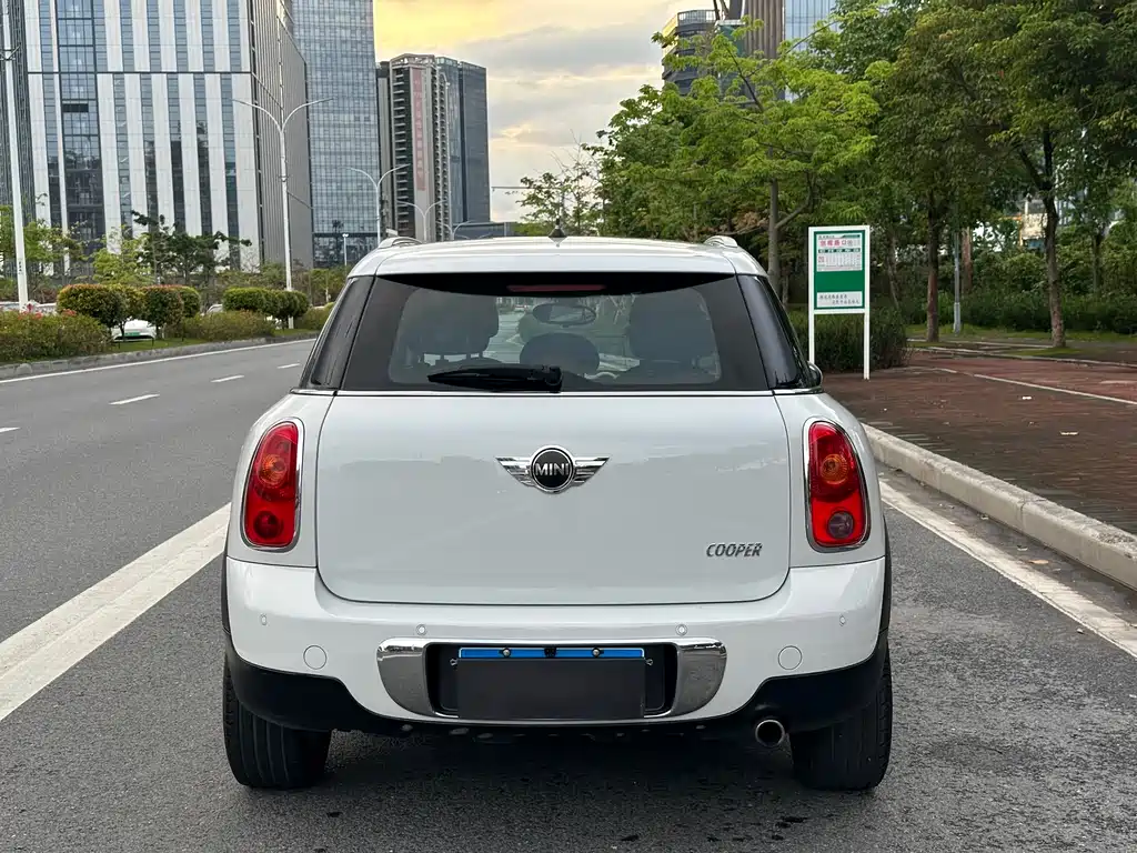 MINI COUNTRYMAN 1.6 L COOPER Fun