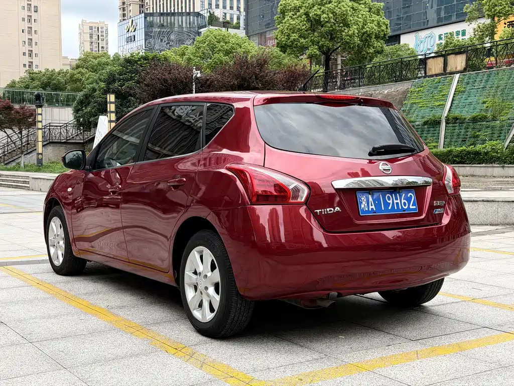 Tiida 1.6 L CVT Luxury