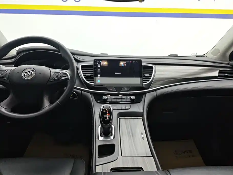 LaCrosse Facelift 28 T Elite