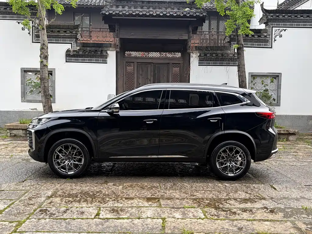 Exeed Lingyun 300 T 2 WD Stellar