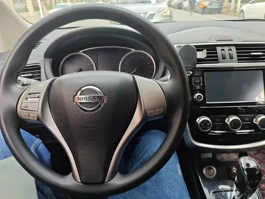 Tiida 1.6 L CVT Smart Travel