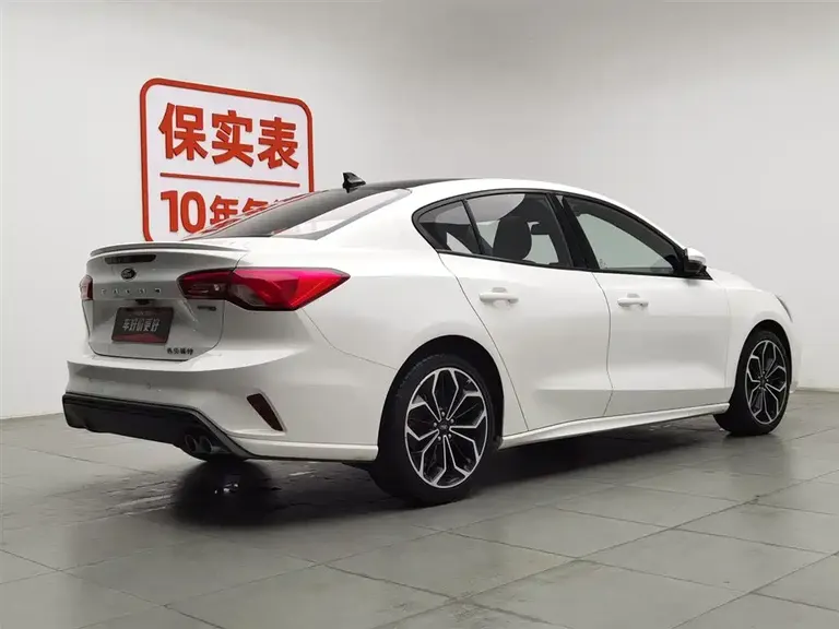 Ford Focus Sedan EcoBoost 180 Auto ST Line