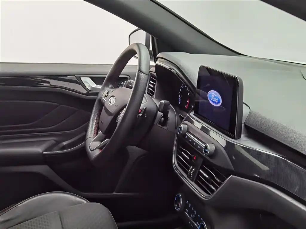 Focus Sedan EcoBoost 180 Auto ST Line