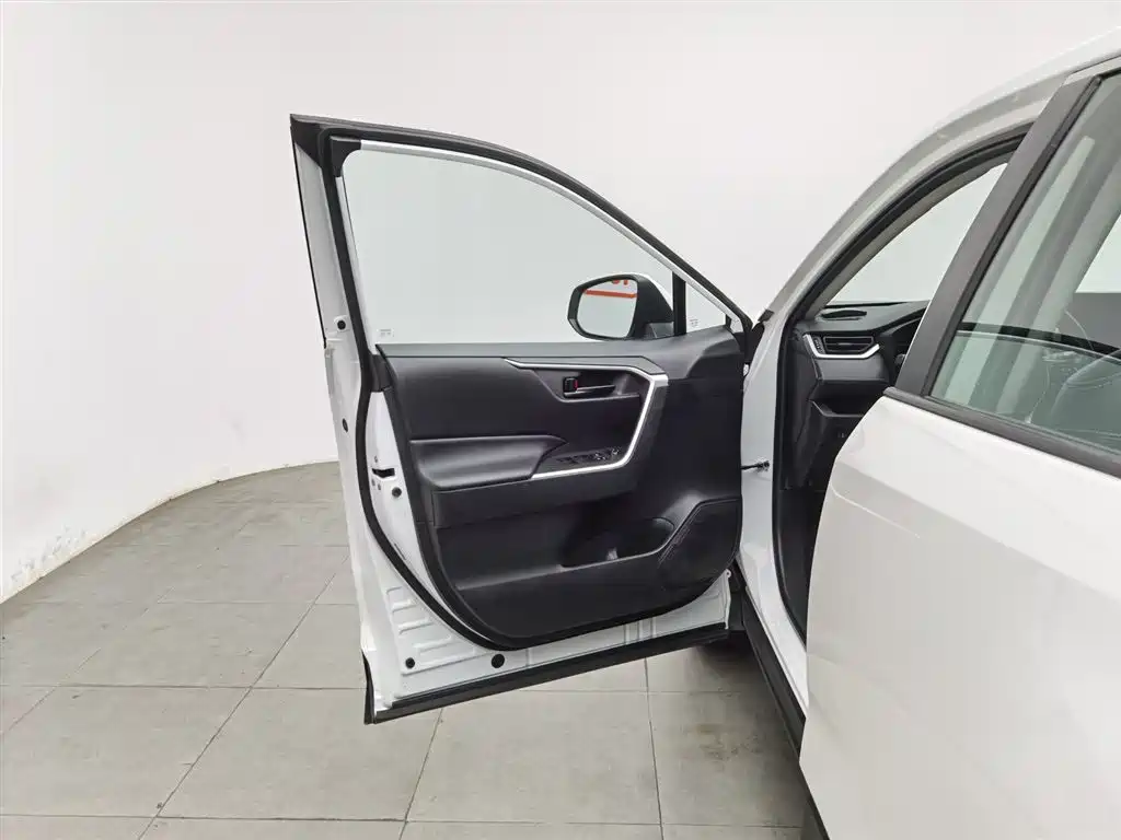 RAV4 2.0 L CVT 2 WD Urban
