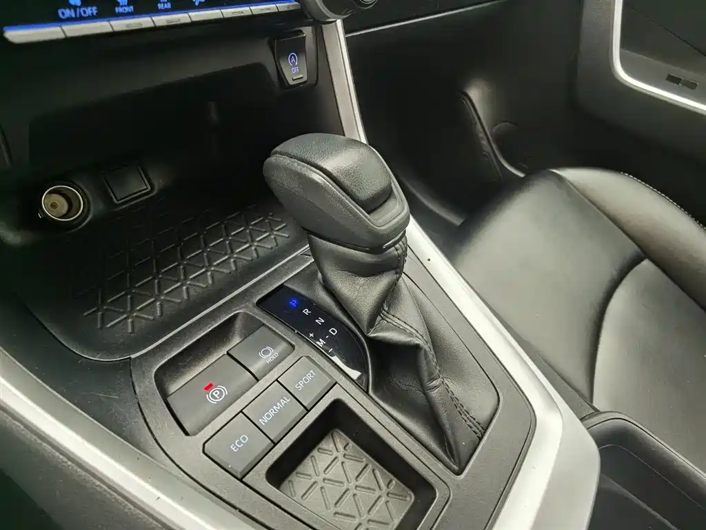 RAV4 2.0 L CVT 2 WD Urban
