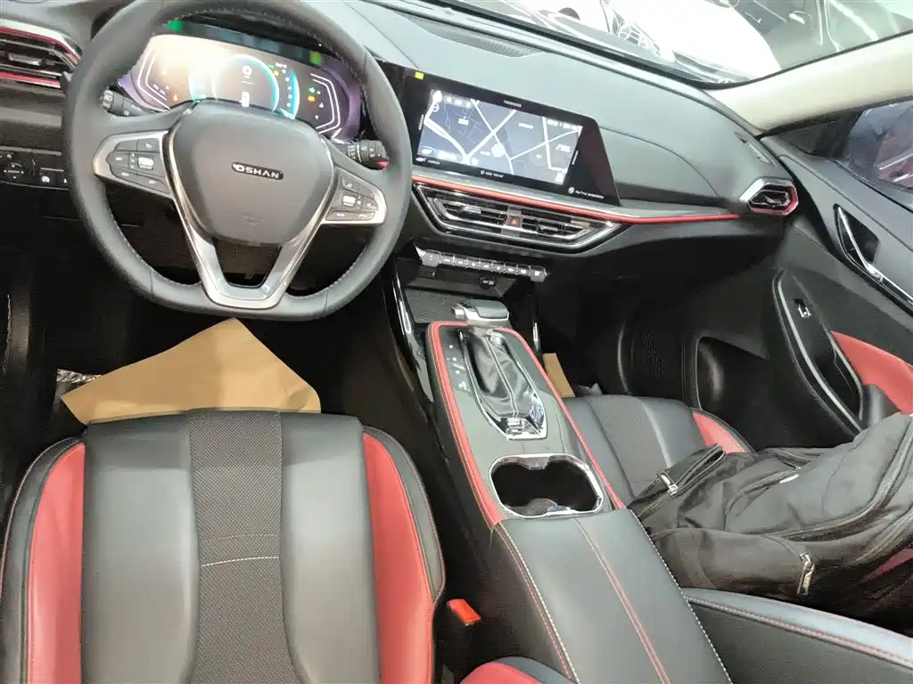 Changan Oshan X5 1.5 T DCT Distinguished