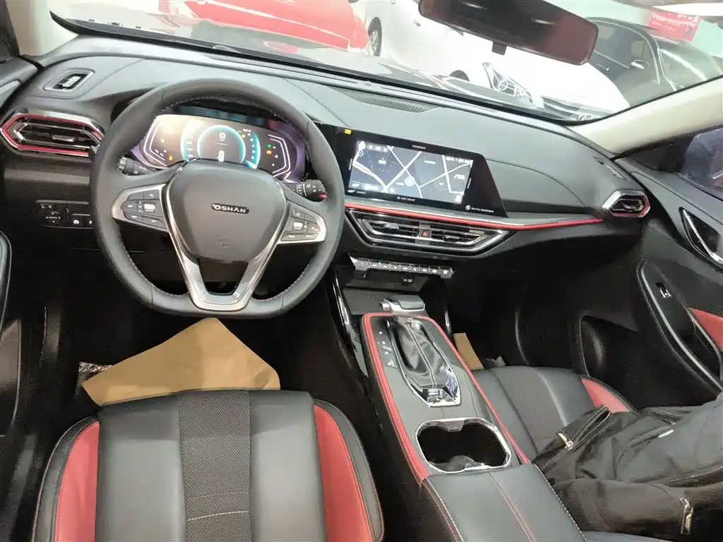Changan Oshan X5 1.5 T DCT Distinguished