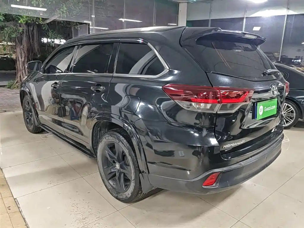 Highlander 2.0 T 4 WD Knight 7-seat