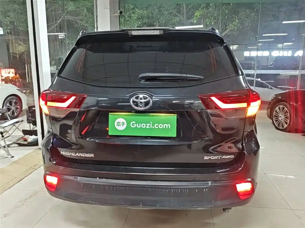 Highlander 2.0 T 4 WD Knight 7-seat