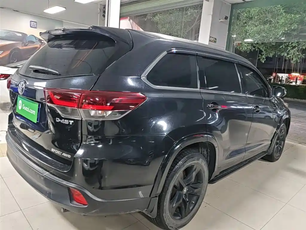 Highlander 2.0 T 4 WD Knight 7-seat