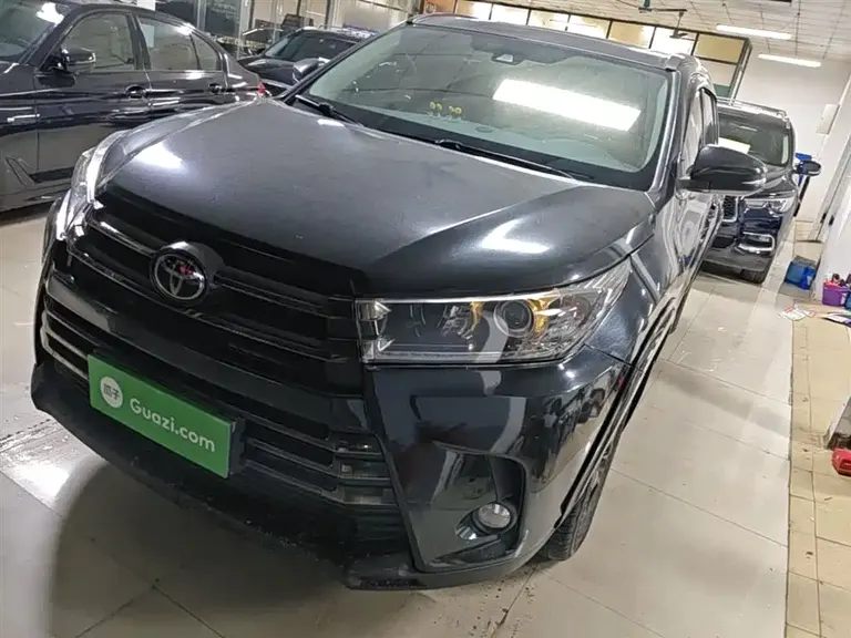 Toyota Highlander 2.0 T 4 WD Knight 7-seat