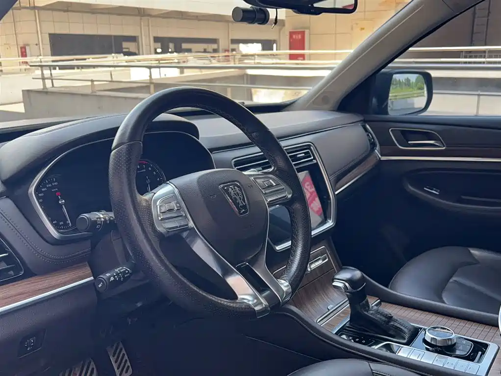 Roewe RX8 30 T Connected 4 WD Supreme