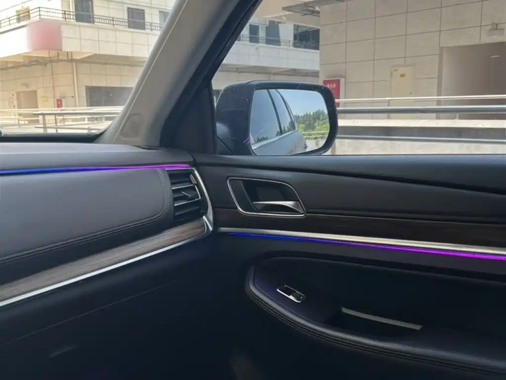 Roewe RX8 30 T Connected 4 WD Supreme