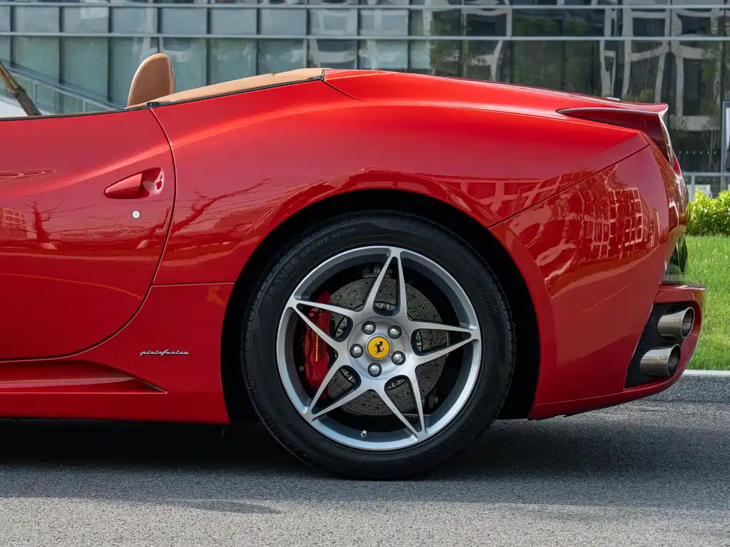 California T 4.3 L Standard