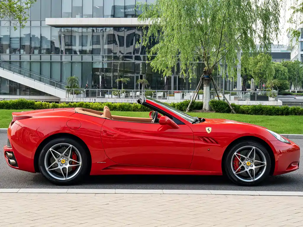 California T 4.3 L Standard