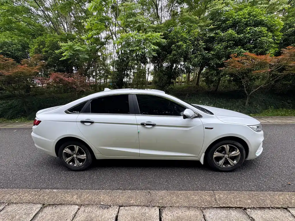 Emgrand GL 1.4 T DCT Distinguished Connected