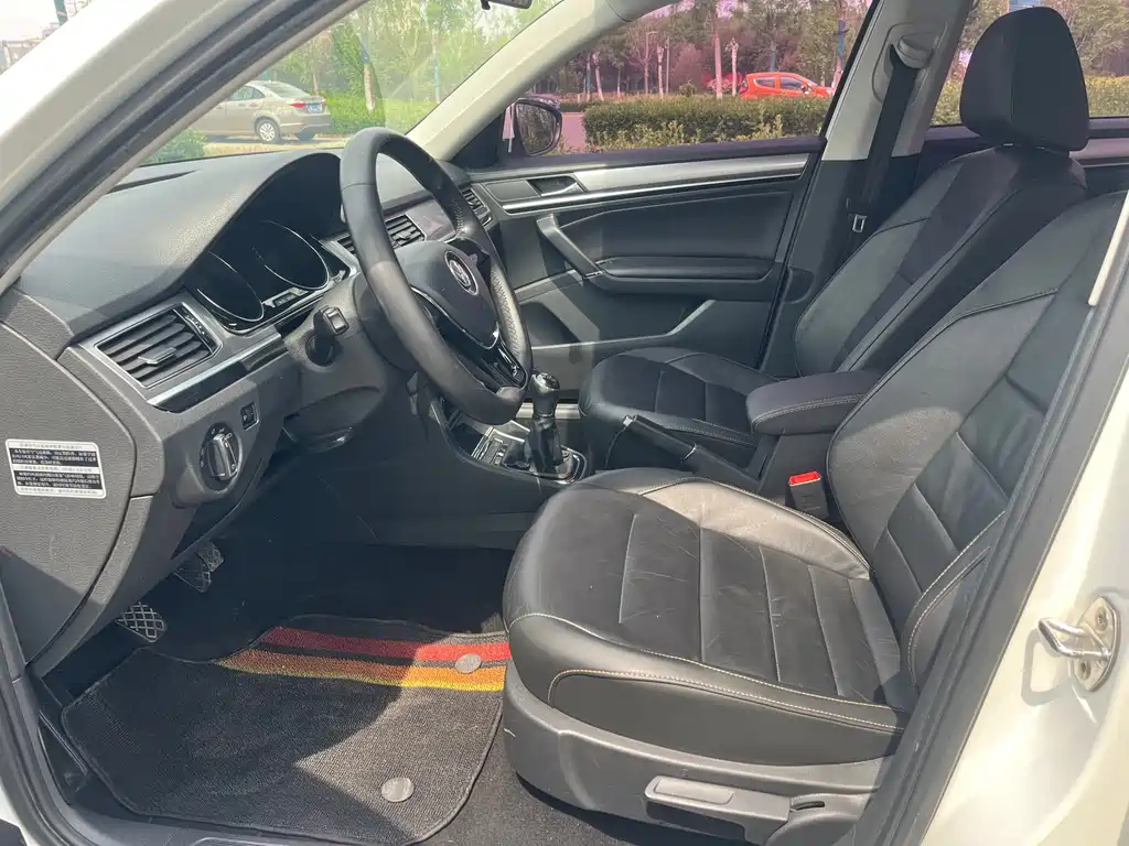 Bora 1.6 L Manual Comfort