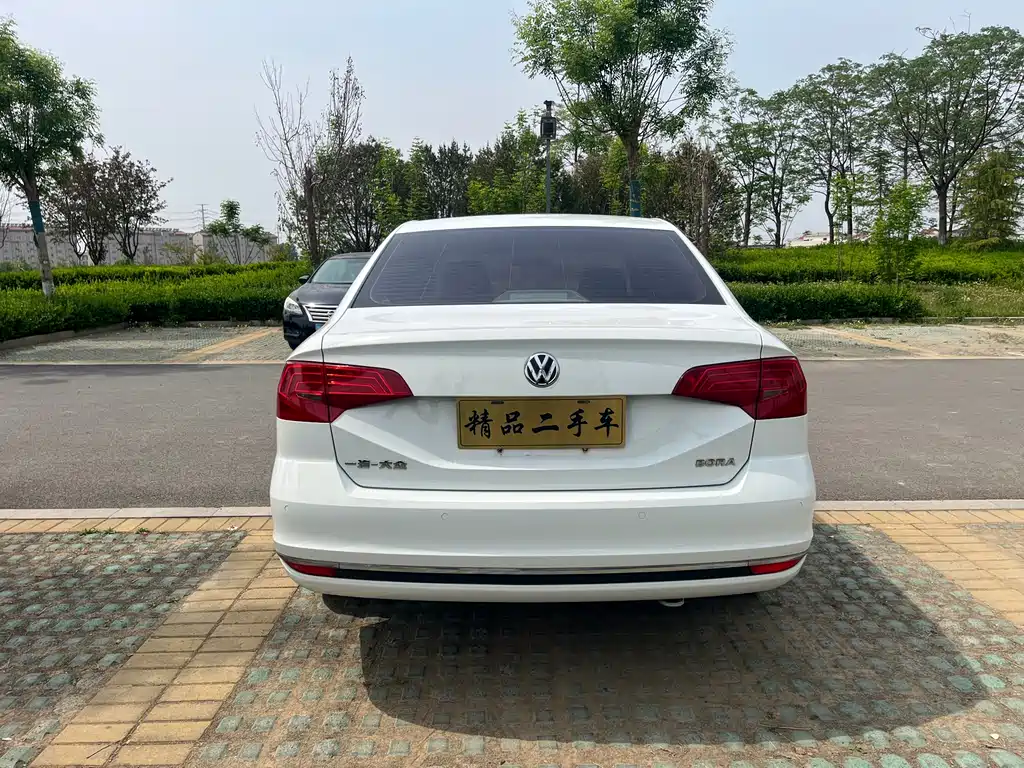 Bora 1.6 L Manual Comfort